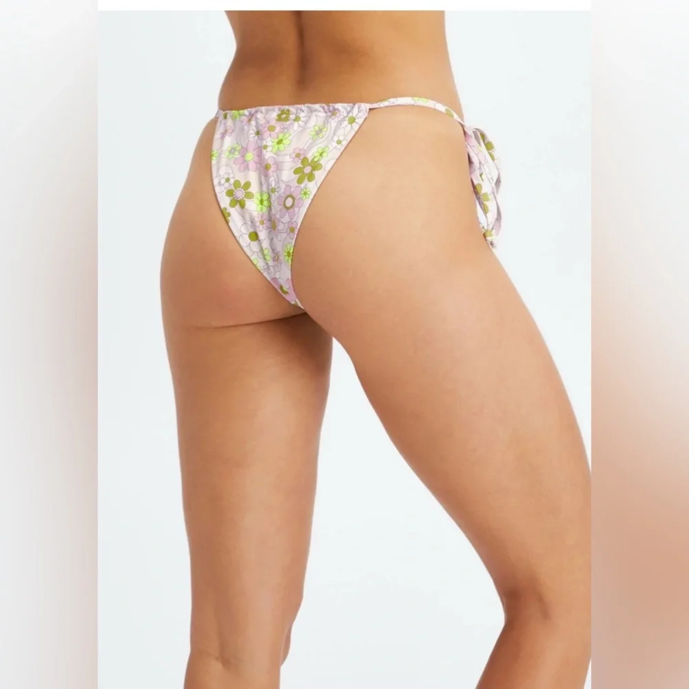 👙👙3/$15-Retro Floral High-Cut String Bikini Bottom